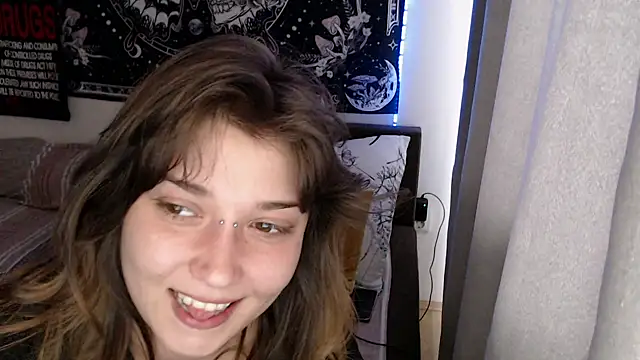 AlienforTwenty's Live XXX Chat