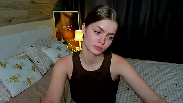 HoneyEmillyn Live XXX chat