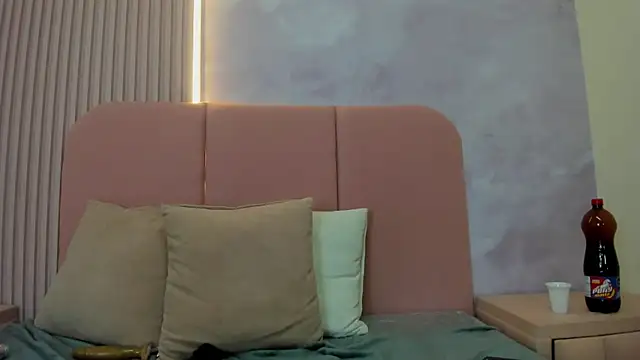 ScarletAura26's Live XXX Chat