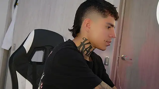 Angel_Luna0 Adlı Modelin Canlı XXX Sohbeti