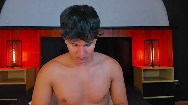 Show modela Leo_Savage_ na web-kameri