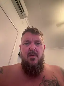 TatooedBear Adlı Modelin Canlı XXX Sohbeti