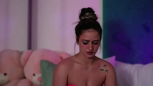 LucyLextonX Adlı Modelin Canlı XXX Sohbeti