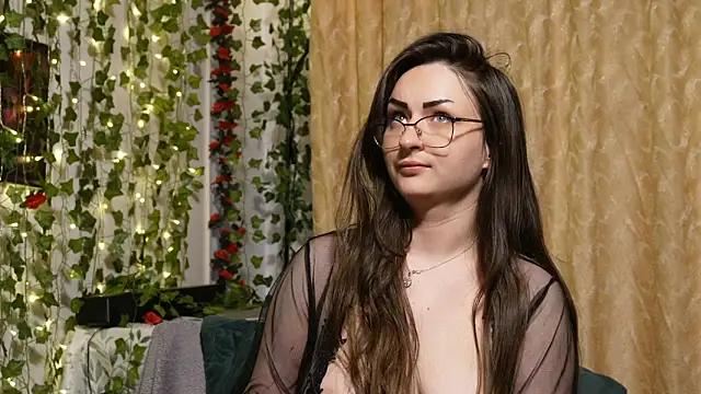 NaughtYHomemadE Adlı Modelin Canlı XXX Sohbeti