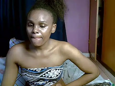 Czat XXX na żywo – Queen_petite_