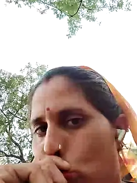 Bhavna8080's Live XXX Chat