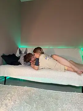 two_gerls_here Obrolan Langsung XXX