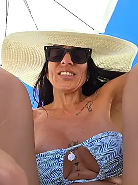 sexy7883 Adlı Modelin Canlı XXX Sohbeti