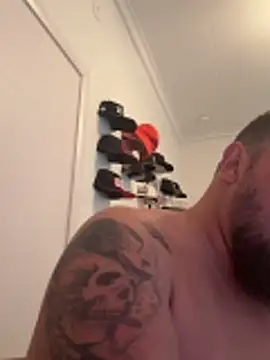 TatooedBear 网络视讯表演