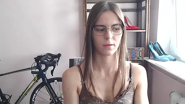 love_megi Adlı Modelin Canlı XXX Sohbeti