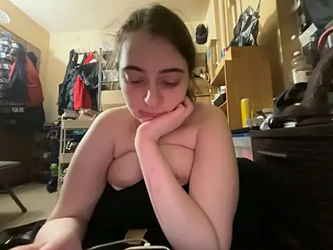 Snowbunnycake_131 XXX чат на живо