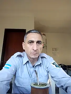 Alejandro83bsf: онлайн-секс-чат