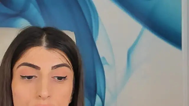 SkinnyDolly Live XXX-Chat