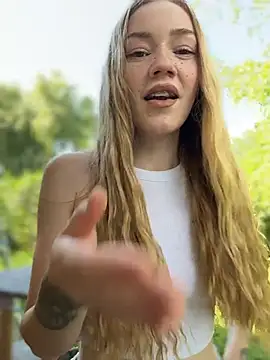 MilaMoone élő XXX-chatje