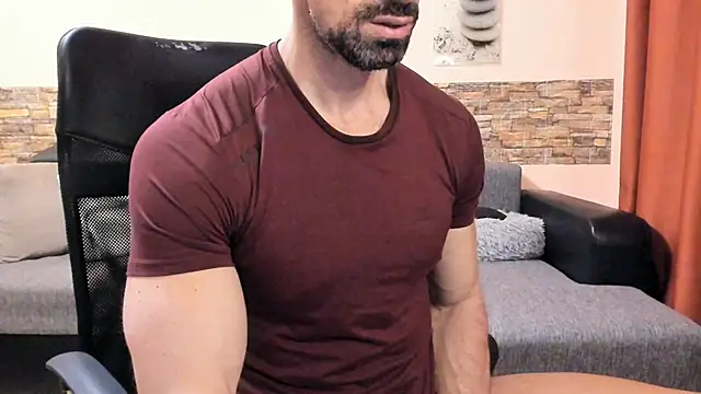 HotHunkTrainer's Live XXX Chat