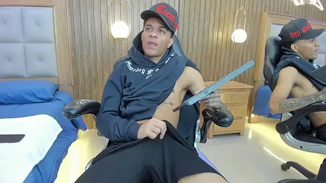 Chat +18 de Mael_Jason ao vivo