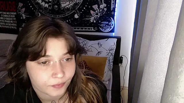 AlienforTwenty élő XXX-chatje