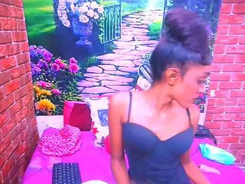 IndianPretty14u2Luv Chat XXX in diretta