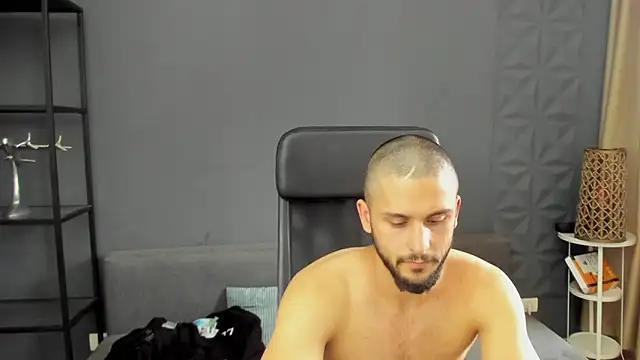 TroyWadee Adlı Modelin Canlı XXX Sohbeti
