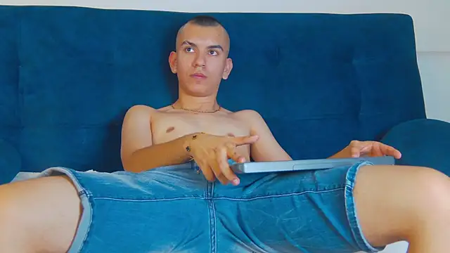 Rowan_Cley Webcam Show