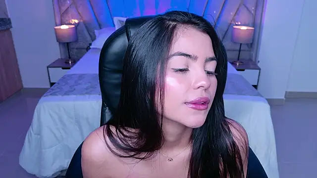 Chat +18 de Layla_Breezee ao vivo