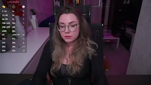 צ'אט XXX בשידור חי של RemyCute
