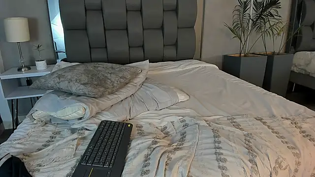 Charlie___Musk's Live XXX Chat