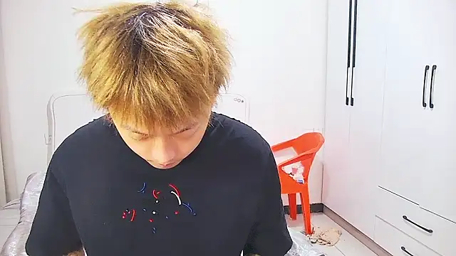 Chocolates-001's Live XXX Chat