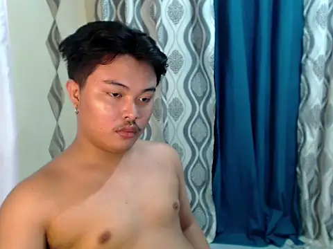 Chatroom XXX en direct de urasianjohnny