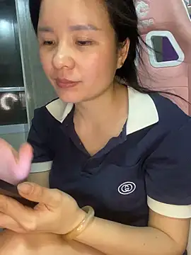 XXX chat uživo modela Ivy_Trix2