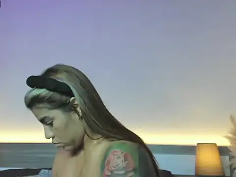 ZarahFoxx's Live XXX Chat
