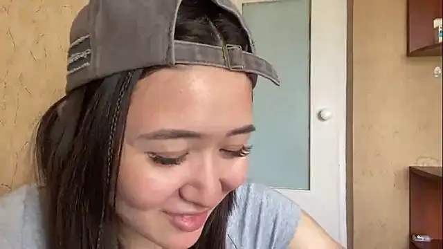 Chat +18 de YourMiIa ao vivo
