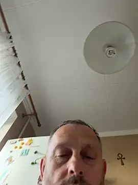 Chatroom XXX en direct de Frosl