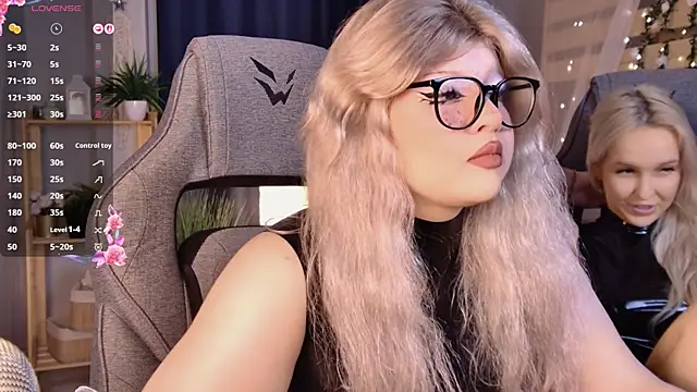 צ'אט XXX בשידור חי של MaoqiBeverly