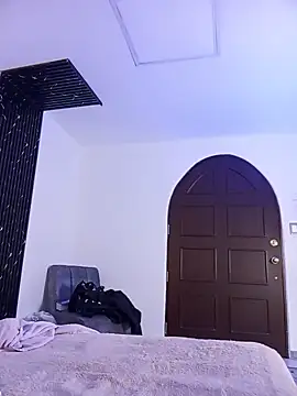 Chat +18 de aurora_petitee ao vivo