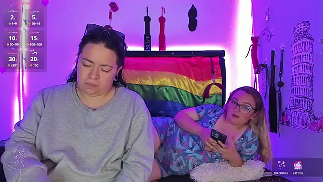 צ'אט XXX בשידור חי של katieeandsharonn