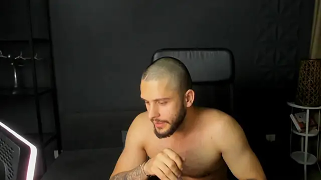 XXX chat uživo modela TroyWadee