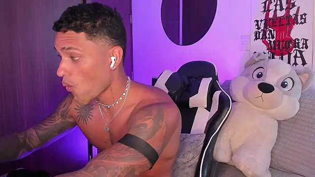Živý XXX chat Alessandro_Vanni