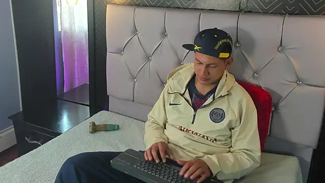 Tony_Zackk élő XXX-chatje