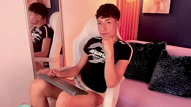 Chat +18 de Adann_Scott ao vivo
