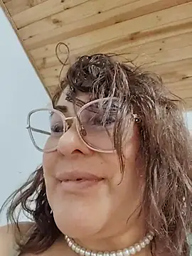 AlexxiaaMat Chat XXX in diretta