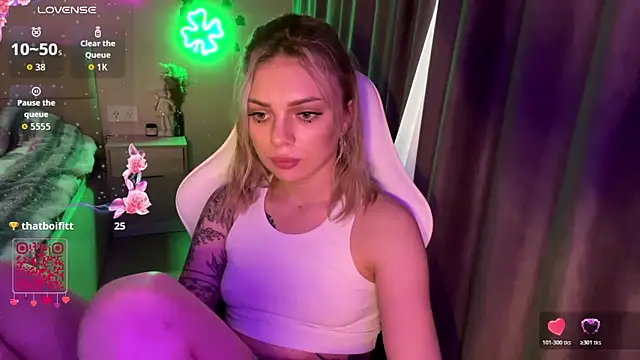 CandyRass Adlı Modelin Canlı XXX Sohbeti