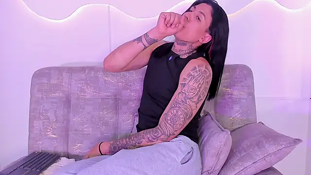 Онлайн чат XXX ArohomLester_