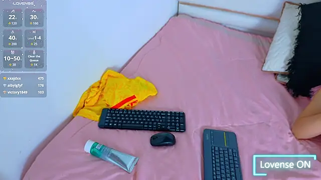 Sarah_blakee_'s Live XXX Chat