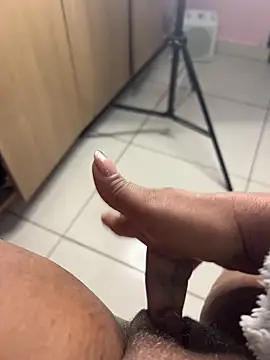 Chat +18 de ju_muniz01 ao vivo