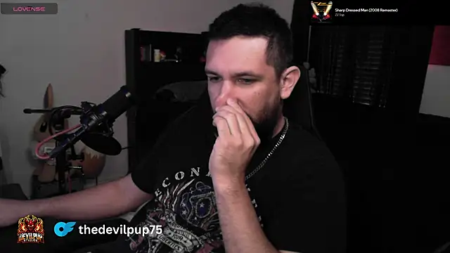 DevilPup75_ Show in webcam