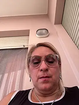 x_elena_x Adlı Modelin Canlı XXX Sohbeti