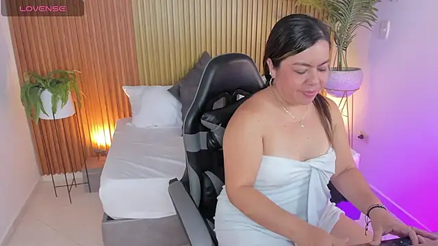 Czat XXX na żywo – nahia_13
