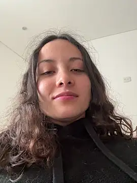 Megan_Rodrigo Adlı Modelin Canlı XXX Sohbeti