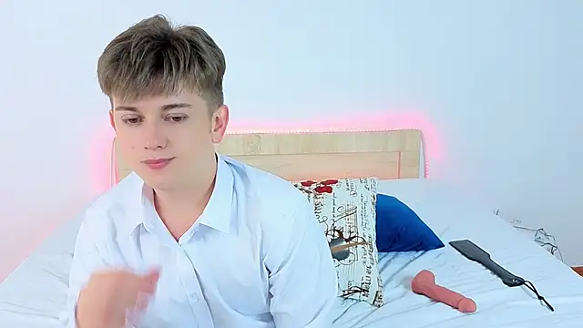 Miless_Cooper's Live XXX Chat